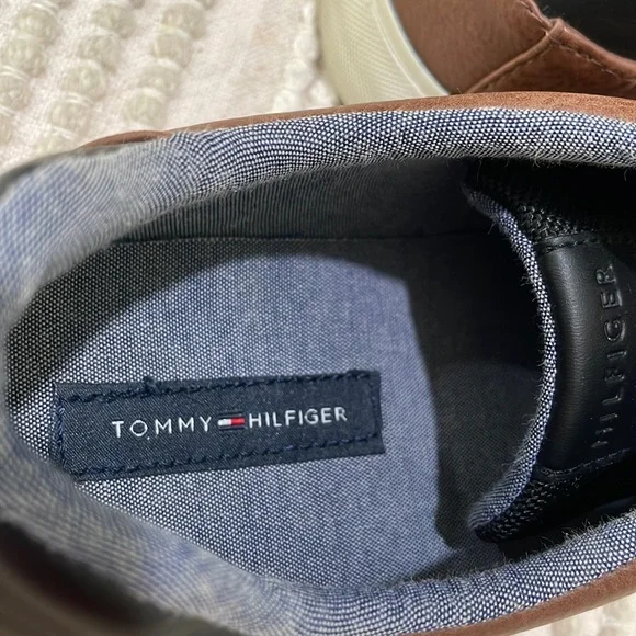 Tommy Hilfiger beautiful brown leather sneakers. Men’s 10. Like new condition. - Picture 11 of 14